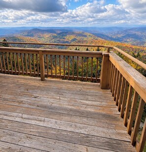 A wooden deck with a railing overlooking a mountainous landscape. - Summit 306A- Three Bedroom, 2 Bath Beautiful Western Views (Snowshoe)