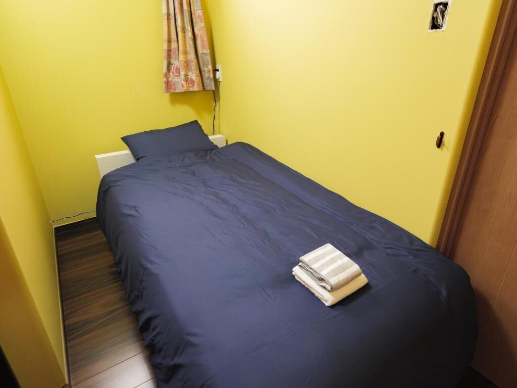 WiFi, bed sheets