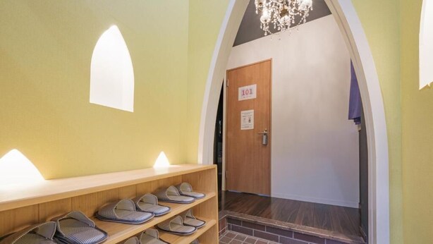 A hallway with a shoe rack and a door labeled '101'. - #102 Shiba | Double Bed, Sleeps 2 | Quiet 1st Floor, Near Tokyo Tower (Minato City)