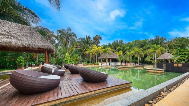 House - Elegant 2BR Jungle Sanctuary Private Terrace Pool Access (Higuera Blanca)