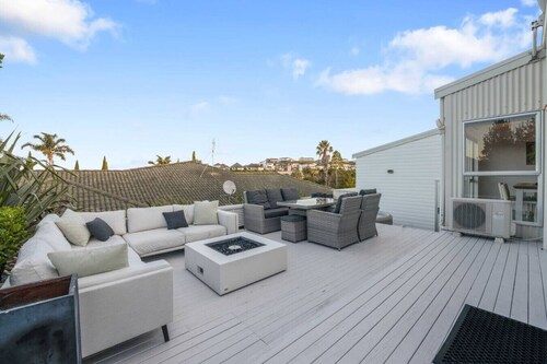 Orewa Beach Family Haven with Spa Pool & Deck