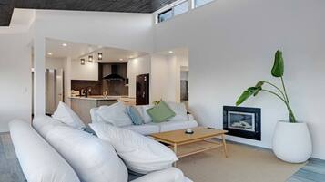 Fernseher, Kamin