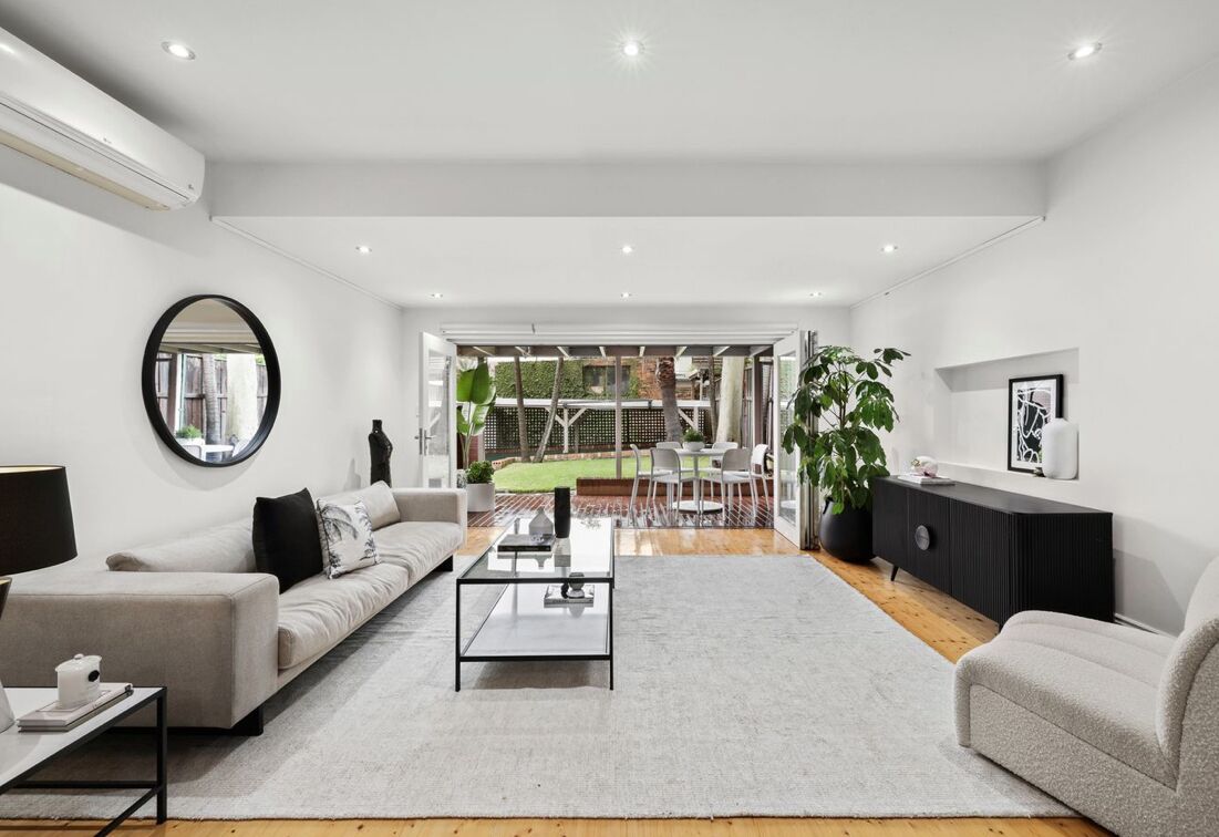 Timeless Elegant Abode: Spacious Home In Drummoyne (Pet Friendly) - Sydney