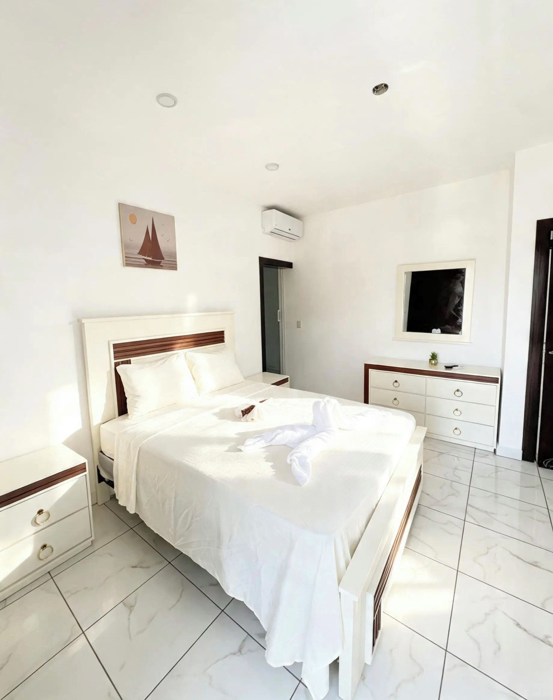 Iron/ironing board, WiFi, bed sheets