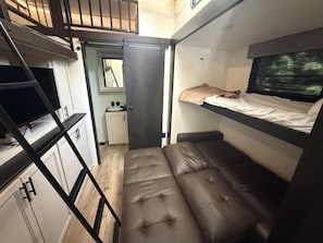 3 quartos, Wi-Fi de cortesia, roupa de cama