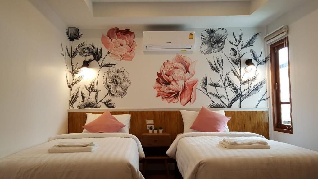 Superior Twin Room | Desk, soundproofing, iron/ironing board, rollaway beds (surcharge)