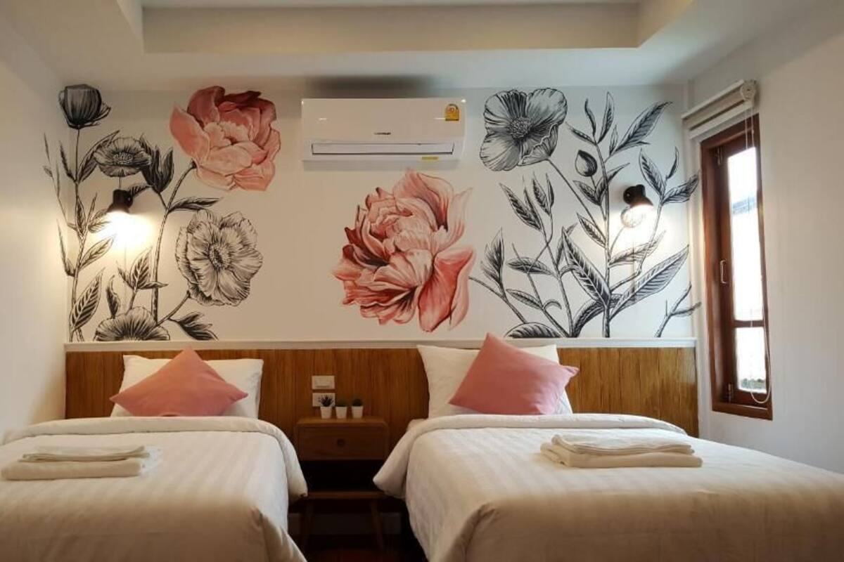 Twin Room | Desk, soundproofing, iron/ironing board, rollaway beds