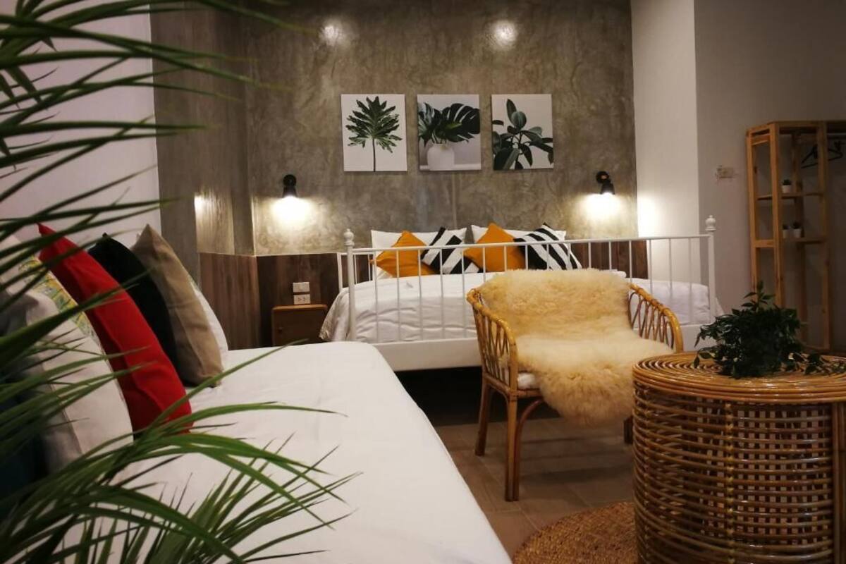 Deluxe King Room | Desk, soundproofing, iron/ironing board, rollaway beds
