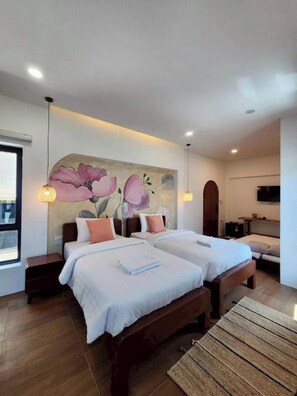 Deluxe Family Room | Desk, soundproofing, iron/ironing board, rollaway beds - Baankorrakang (Bangkok Noi District)