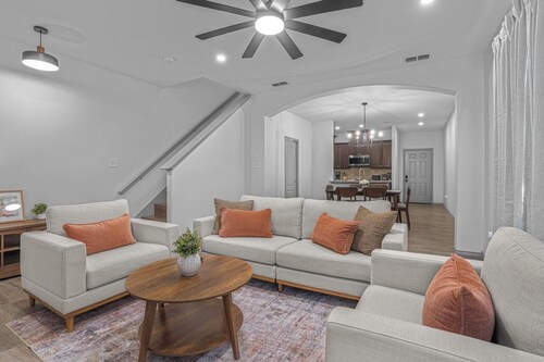 Cozy 3 bedroom Townhome In North Laredo