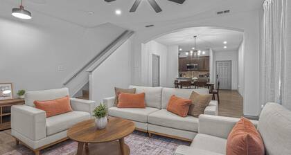 Cozy 3 bedroom Townhome In North Laredo