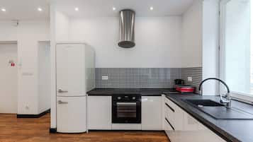 Fridge, oven, stovetop