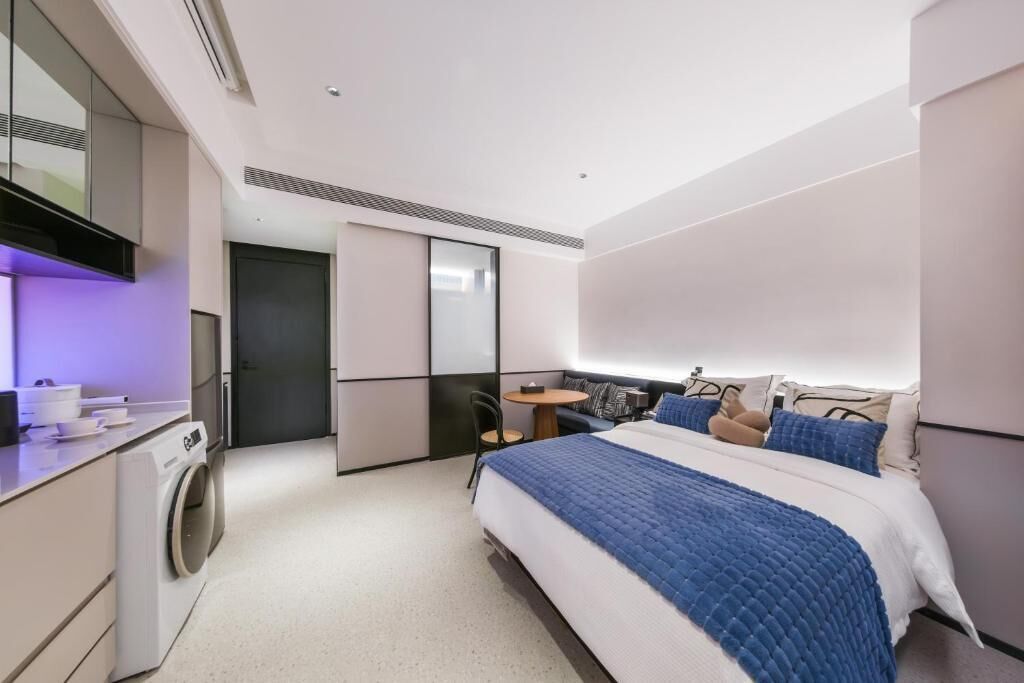 Deluxe Apartment, 1 Queen Bed | Iron/ironing board (on request), WiFi (free)