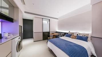 Deluxe Apartment, 1 Queen Bed | Iron/ironing board (on request), WiFi (free)