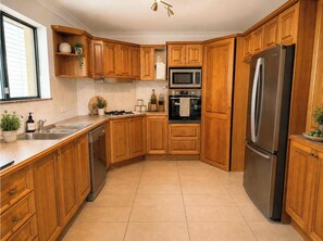 Unclassified image, 2 of 30, button - The Mango Tree on York - 3 Bedroom house in Hamilton (Hamilton)