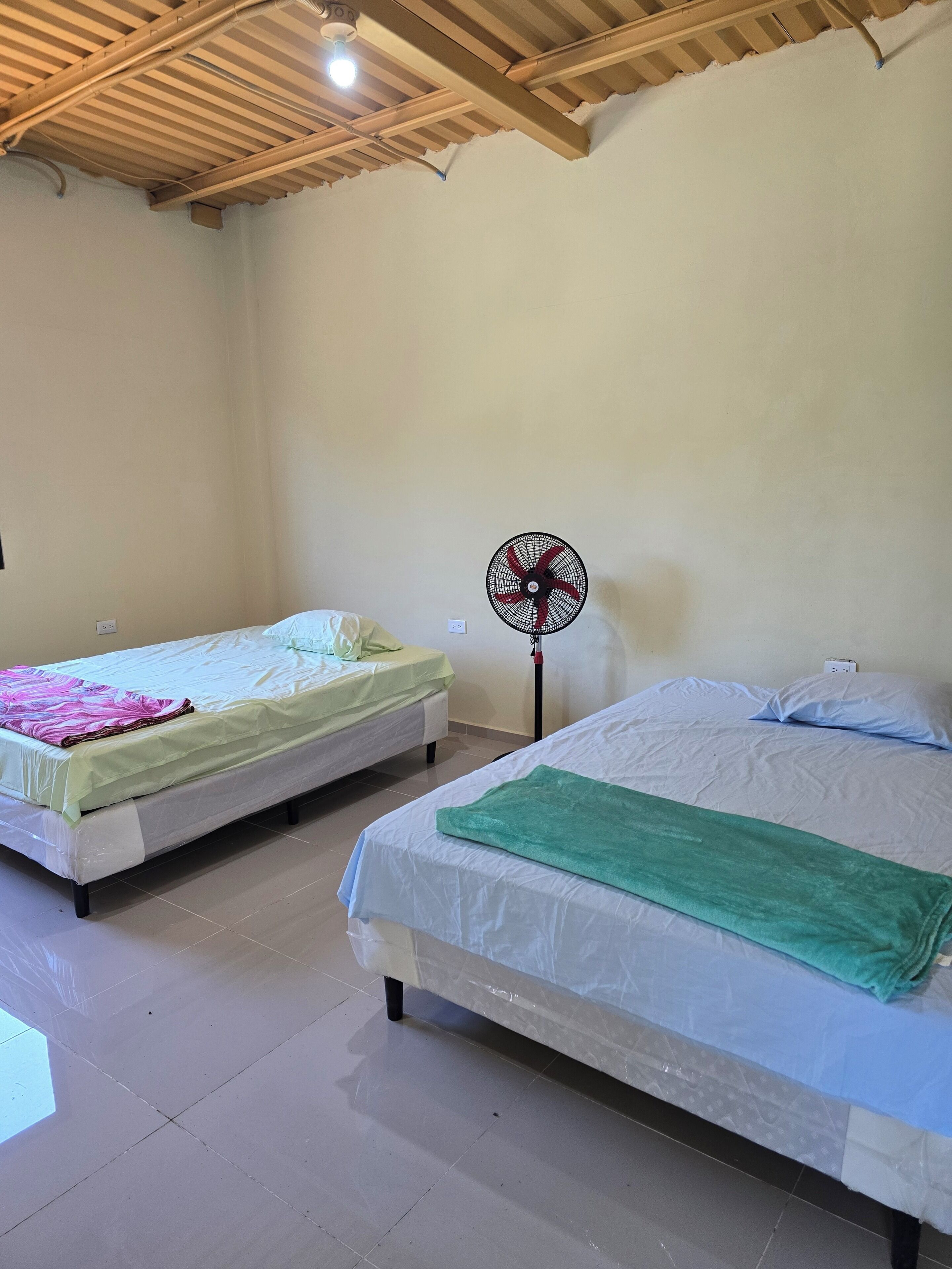 5 bedrooms, iron/ironing board, WiFi (free), bed sheets