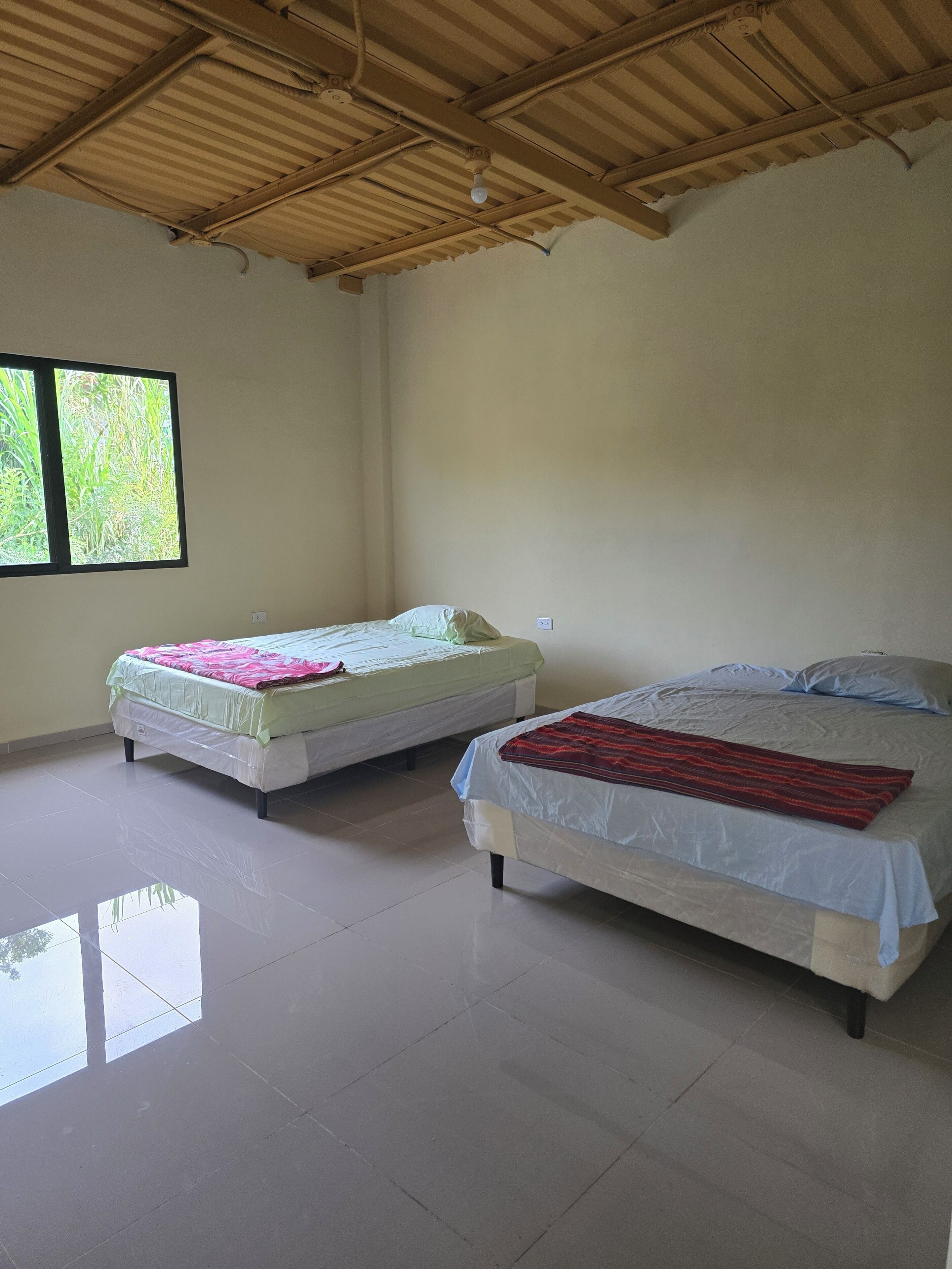 5 bedrooms, iron/ironing board, free WiFi, bed sheets