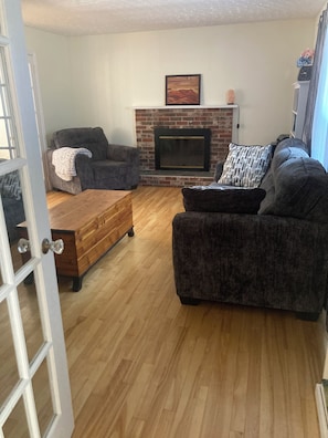 Living area - 4 bedroom Home with Pool and Hot tub (Island View)