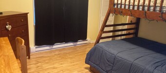 4 bedroom Home with Pool and Hot tub