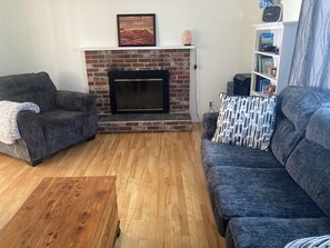 Living area - 4 bedroom Home with Pool and Hot tub (Island View)