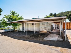 Unclassified image, 5 of 37, button - Welcome to the Boat House (Kelseyville)