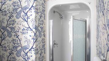 Shower, hair dryer, towels, shampoo