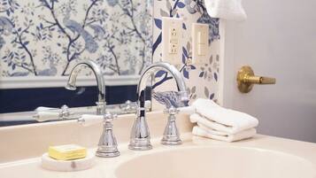Shower, hair dryer, towels, shampoo