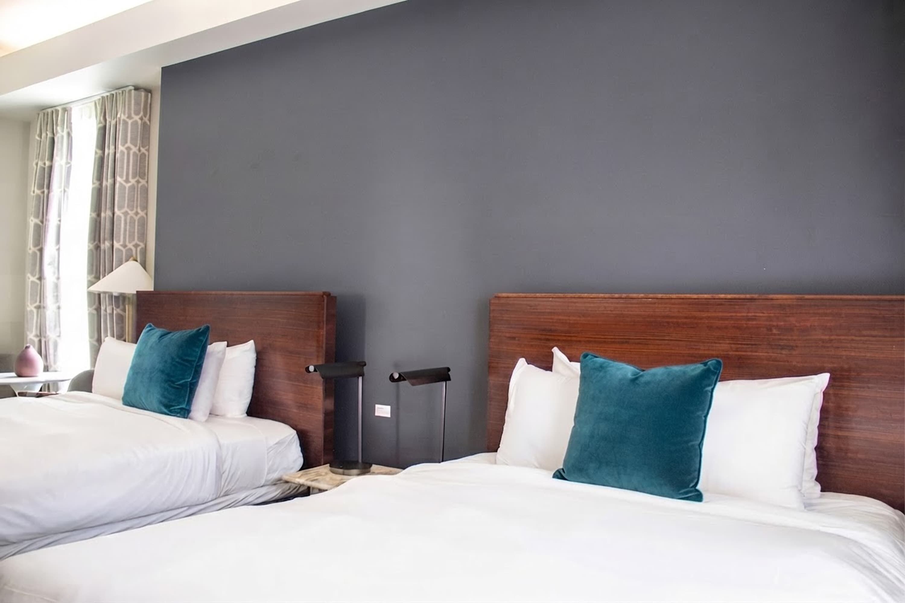 Desk, WiFi, bed sheets