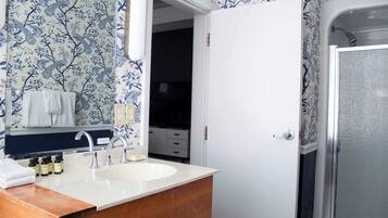 Shower, hair dryer, towels, shampoo