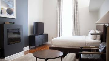Desk, WiFi, bed sheets