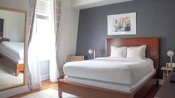Desk, WiFi, bed sheets