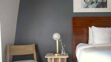 Desk, WiFi, bed sheets