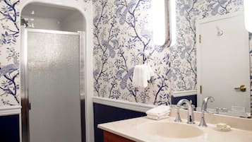 Shower, hair dryer, towels, shampoo