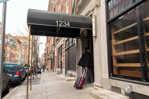 Exterior detail - Accessible Queen Room | StayCozy at The Arco (Philadelphia)