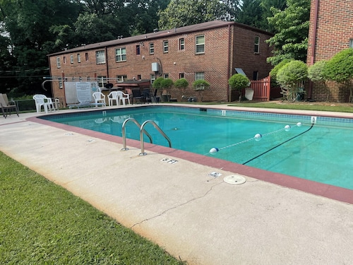 Renovated Condo: Your home away from home