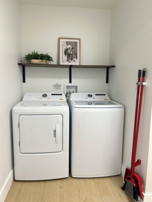 Interior - Sleeps 14, Near Airport, Hospitals & Mall (Pensacola)