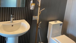 Standard Studio, Sea View | Bathroom | Combined shower/tub, free toiletries, hair dryer, towels