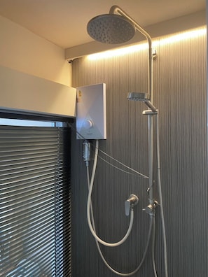 Standard-Studio, Meerblick | Dusche mit Handbrause