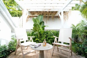 Outdoor dining - Ecolodge Fleur de Lune (St. Barthelemy)