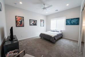 Room - Resort at Home!
Large pool, covered patio BBQ, batting cage, putting green! (Phoenix)