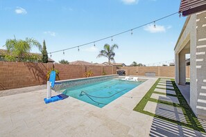 Pool - Resort at Home!
Large pool, covered patio BBQ, batting cage, putting green! (Phoenix)
