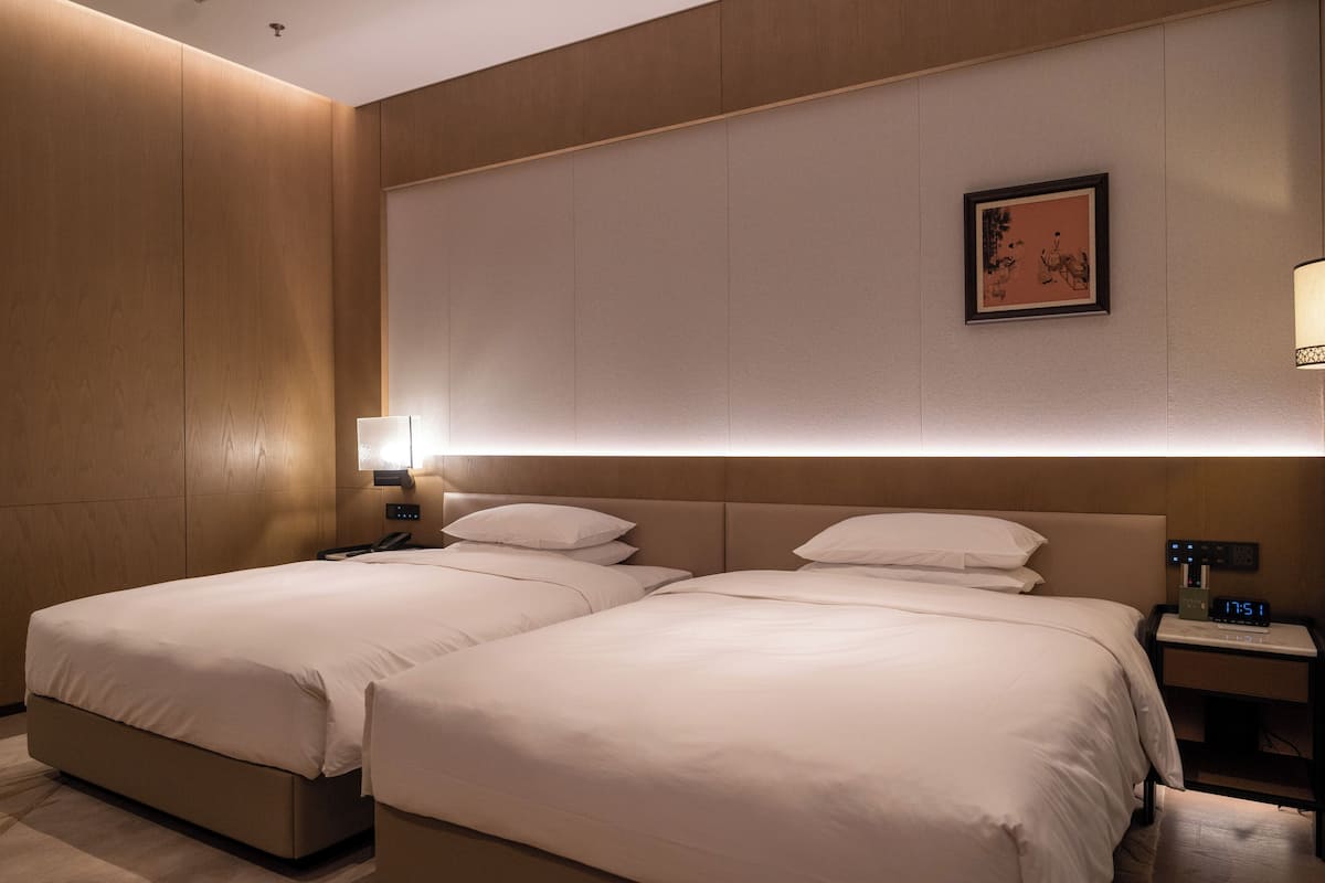 ห้องเอ็กเซกคิวทีฟสวีท | ตู้นิรภัยในห้องพัก, ผ้าม่านกันแสง, เตารีด/โต๊ะรีดผ้า, Wi-Fi ฟรี