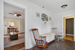 Interior - Sunnyside Cottage, close to town, boat ramps. (Cape Charles)