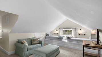 Desk, iron/ironing board, WiFi, bed sheets
