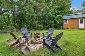 Terrace/patio - Sunnyside Cottage, close to town, boat ramps. (Cape Charles)