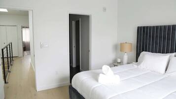 2 habitaciones, tabla de planchar con plancha, cuna de viaje y wifi