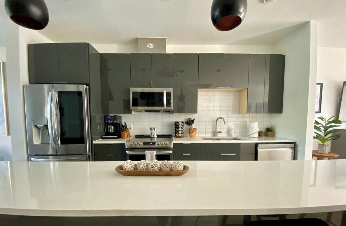 Coffee/tea maker, fridge, microwave, oven