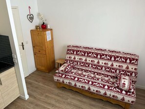 Living area - Pleasant 1-bedroom apartment for 4 people in the heart of the resort, close to the slopes. (VAL THORENS)