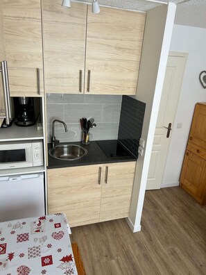 Private kitchen - Pleasant 1-bedroom apartment for 4 people in the heart of the resort, close to the slopes. (VAL THORENS)