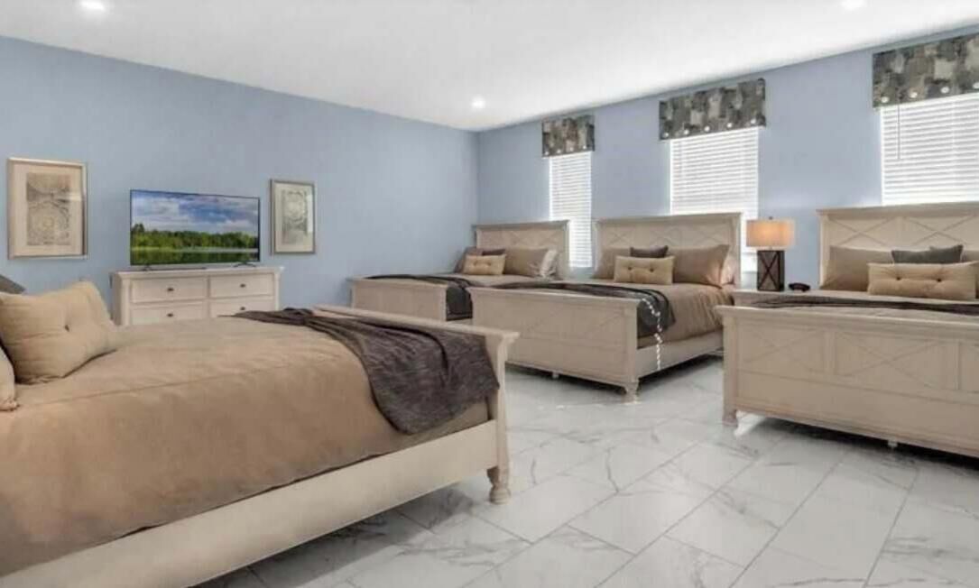 9 habitaciones, escritorio, tabla de planchar con plancha y wifi 